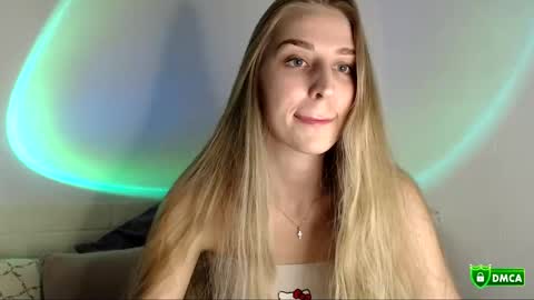 Snapshot of kikies_ chatting on December 20, 5:31 pm Mika and Miranda online show from December 20, 5:31 pm