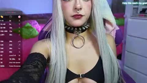 kiki online show from June 18, 9:30 pm