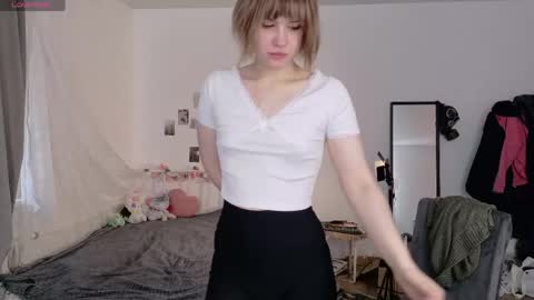 Snapshot of kikimoor chatting on May 30, 1:35 am Kiki online show from May 30, 1:35 am