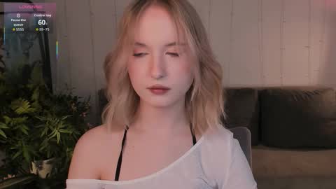 Snapshot of kikishyness chatting on September 21, 10:22 pm Kiki online show from September 21, 10:22 pm