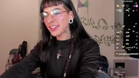 Snapshot of kila_moonlight444 chatting on April 21, 8:12 pm Bella online show from April 21, 8:12 pm