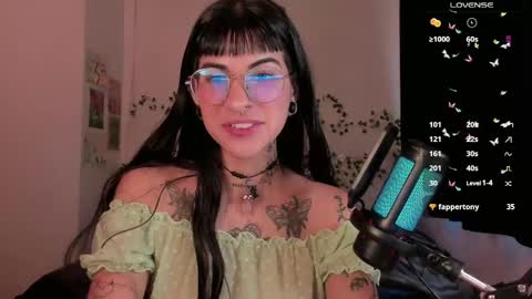 Snapshot of kila_moonlight444 chatting on May 6, 9:53 pm Bella online show from May 6, 9:53 pm