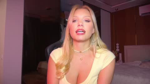 Snapshot of killer__tits chatting on December 1, 7:41 pm Killer Tits online show from December 1, 7:41 pm