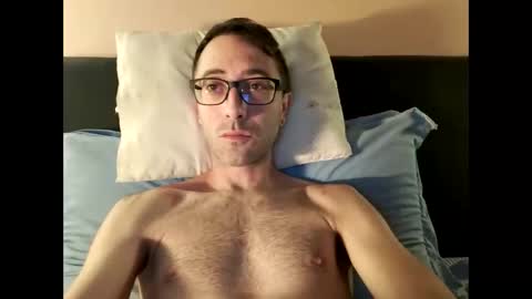 Snapshot of killua1993 chatting on October 1, 4:24 pm kingstoned online show from October 1, 4:24 pm