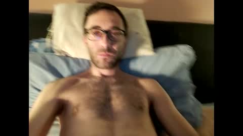 Snapshot of killua1993 chatting on October 22, 11:43 am kingstoned online show from October 22, 11:43 am