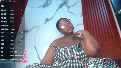 Snapshot of kim_brown2 chatting on May 28, 2:31 am Kim Follow me please online show from May 28, 2:31 am