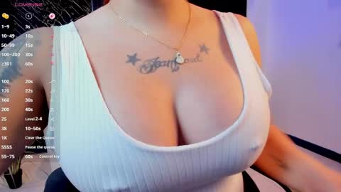 Snapshot of kim_brown_ chatting on April 18, 12:20 pm Kim online show from April 18, 12:20 pm