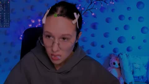 Snapshot of kim_classy chatting on December 18, 8:26 pm kim_classy online show from December 18, 8:26 pm