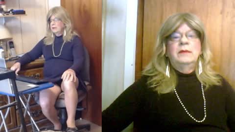 Snapshot of kim_crossdresser1 chatting on December 6, 3:55 pm kim crossdresser no nude room and clean chat only. online show from December 6, 3:55 pm