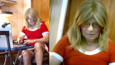 Snapshot of kim_crossdresser1 chatting on December 24, 4:40 pm kim crossdresser no nude room and clean chat only. online show from December 24, 4:40 pm