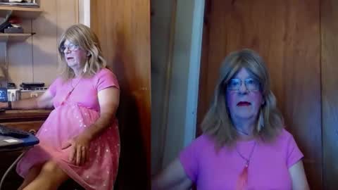 Snapshot of kim_crossdresser1 chatting on September 10, 2:17 pm kim crossdresser no nude room and clean chat only. online show from September 10, 2:17 pm