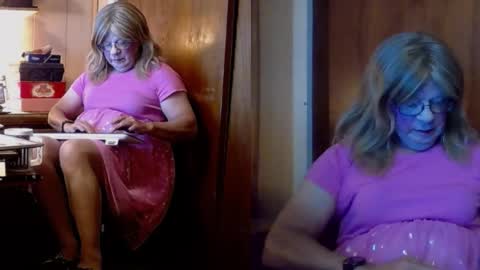 Snapshot of kim_crossdresser1 chatting on November 10, 3:33 pm kim crossdresser no nude room and clean chat only. online show from November 10, 3:33 pm