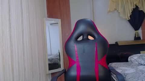 Snapshot of kim_curly_ chatting on November 8, 7:56 pm KIM online show from November 8, 7:56 pm