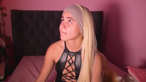 Snapshot of kim_dolls1823 chatting on September 28, 10:20 am ISABELLA 3 online show from September 28, 10:20 am