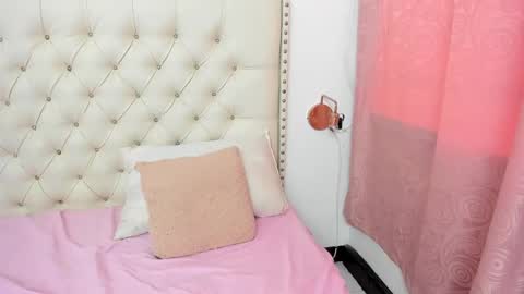 kim_eli online show from February 12, 8:18 pm