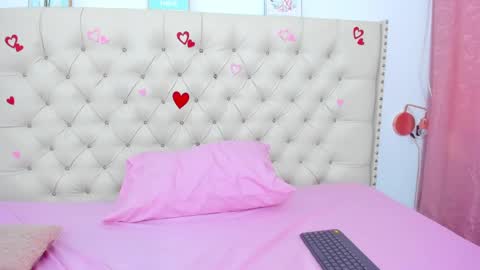 kim_eli online show from February 26, 8:54 pm