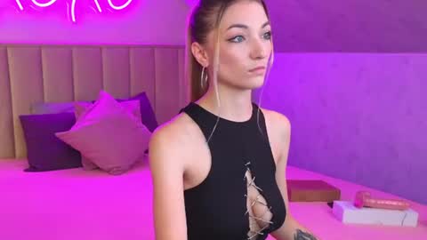 Snapshot of kimberlly_smith chatting on July 1, 11:48 pm kimberlly_smith online show from July 1, 11:48 pm