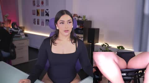Snapshot of kimberly_clars chatting on May 23, 8:24 pm Kimberly 1200-1900 GMT-5 online show from May 23, 8:24 pm