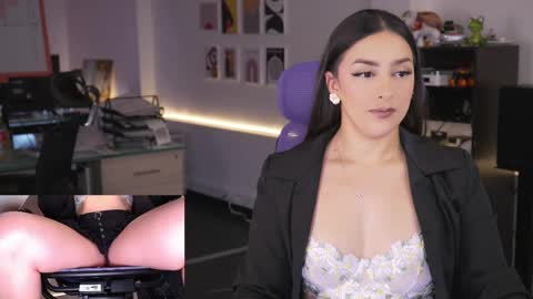 Snapshot of kimberly_clars chatting on May 26, 9:00 pm Kimberly 1200-1900 GMT-5 online show from May 26, 9:00 pm