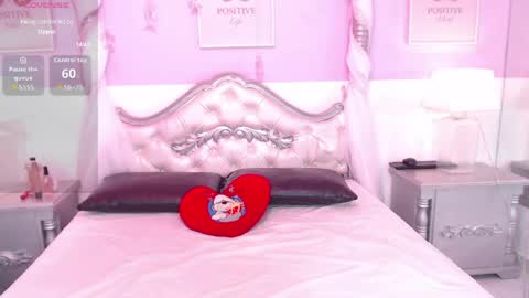 Snapshot of kimberlybale chatting on June 4, 8:37 pm online show from June 4, 8:37 pm
