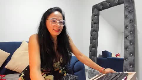 Snapshot of kimberlybirdhot chatting on May 3, 12:49 am Kimberly online show from May 3, 12:49 am