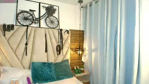 Snapshot of kimberlyfox_t chatting on May 6, 12:43 pm kimberlyfox_t online show from May 6, 12:43 pm