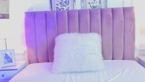 Snapshot of kimberlyn_burbano chatting on June 4, 8:59 pm Kimberlyn online show from June 4, 8:59 pm
