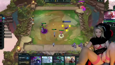 Snapshot of kimilee22 chatting on September 20, 11:06 pm Wolfs Girl online show from September 20, 11:06 pm