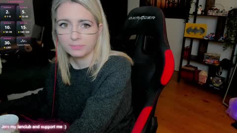 Snapshot of kimilee22 chatting on December 19, 4:03 pm Wolfs Girl online show from December 19, 4:03 pm