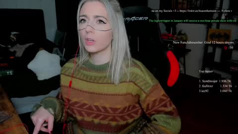 Snapshot of kimilee22 chatting on January 11, 9:53 pm Wolfs Girl online show from January 11, 9:53 pm