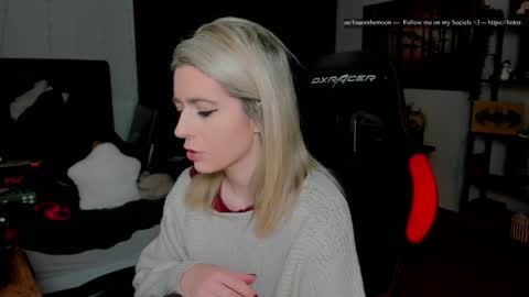 Snapshot of kimilee22 chatting on January 17, 6:33 pm Wolfs Girl online show from January 17, 6:33 pm