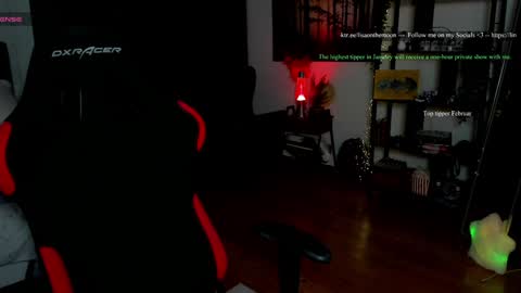 Snapshot of kimilee22 chatting on February 1, 4:49 pm Wolfs Girl online show from February 1, 4:49 pm