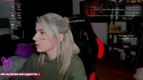 Snapshot of kimilee22 chatting on February 4, 5:30 pm Wolfs Girl online show from February 4, 5:30 pm