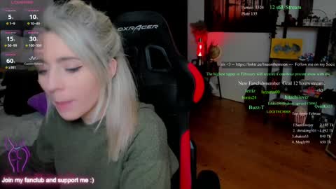 Snapshot of kimilee22 chatting on February 8, 8:45 pm Wolfs Girl online show from February 8, 8:45 pm