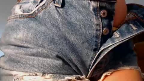 Kim Lee  online show from March 7, 2:23 pm