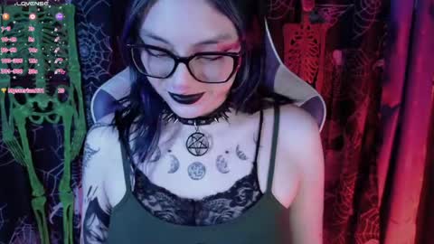 Kim Lennox online show from April 28, 1:49 pm