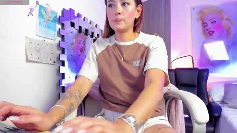 kimmberly_saenz_ online show from February 3, 10:15 pm