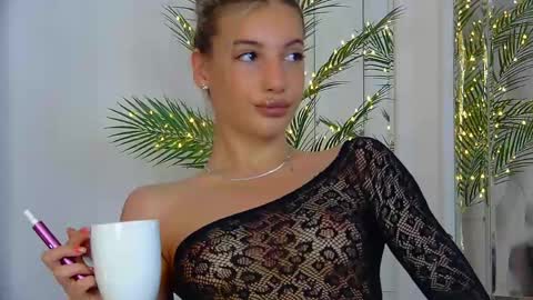kimmdaviss online show from May 31, 12:45 pm