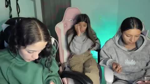 Snapshot of kimmi_foxy chatting on February 16, 11:12 pm kimmi online show from February 16, 11:12 pm