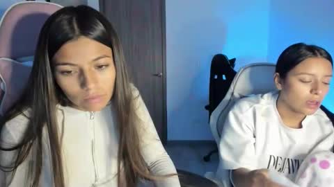 Snapshot of kimmi_foxy chatting on February 19, 11:12 pm kimmi online show from February 19, 11:12 pm