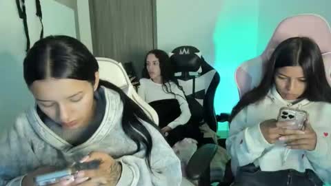 Snapshot of kimmi_foxy chatting on February 24, 11:25 pm kimmi online show from February 24, 11:25 pm