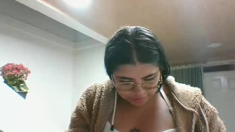 Snapshot of kimmy_kimmy_ chatting on December 4, 11:24 pm Kimmy online show from December 4, 11:24 pm