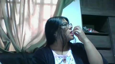Snapshot of kimmy_kimmy_ chatting on December 29, 6:05 pm Kimmy online show from December 29, 6:05 pm