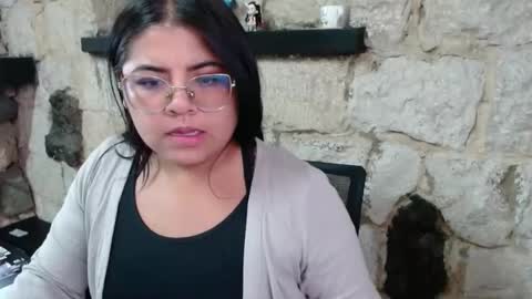 Snapshot of kimmy_kimmy_ chatting on January 13, 9:31 pm Kimmy online show from January 13, 9:31 pm