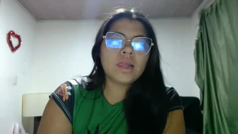 Snapshot of kimmy_kimmy_ chatting on October 3, 3:25 am Kimmy online show from October 3, 3:25 am