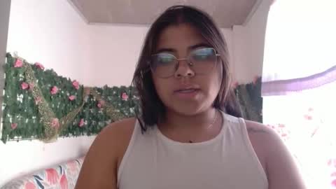 Snapshot of kimmy_kimmy_ chatting on December 15, 5:28 pm Kimmy online show from December 15, 5:28 pm