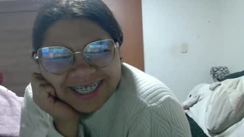 Snapshot of kimmy_kimmy_ chatting on December 18, 2:50 am Kimmy online show from December 18, 2:50 am