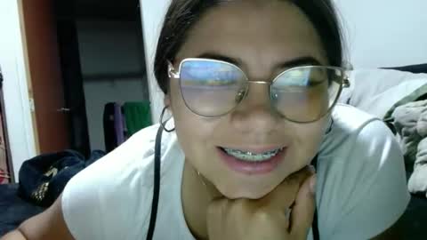 Snapshot of kimmy_kimmy_ chatting on January 6, 11:18 pm Kimmy online show from January 6, 11:18 pm