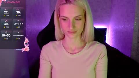 Snapshot of kimmysnowelite chatting on October 17, 4:15 am KimmySnow online show from October 17, 4:15 am