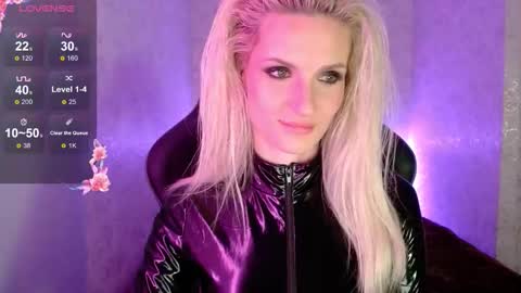 Snapshot of kimmysnowelite chatting on October 18, 12:02 am KimmySnow online show from October 18, 12:02 am